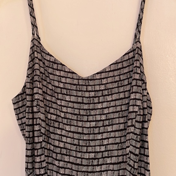 A-Line old navy sundress - Picture 3 of 7